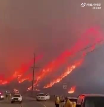 目前已有.万人火速撤离！洛杉矶新一轮山火正在快速蔓延🙀